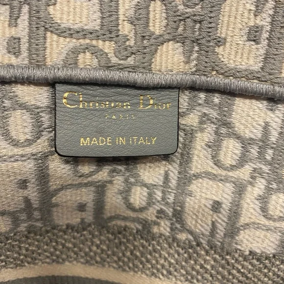 Dior Obllque Book Tote - Picture 10 of 11
